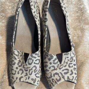 Toms Cream and Black Espadrilles Slip-On Shoes
